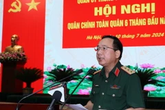 Thượng tướng Trịnh Văn Quyết phát động đợt thi đua cao điểm 'Tự hào truyền thống-Viết tiếp chiến công-Xứng danh bộ đội Cụ Hồ.' (Ảnh: Trọng Đức/TTXVN)