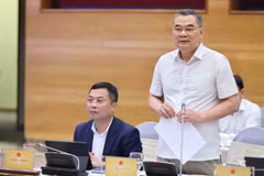 Trung tướng Tô Ân Xô, Người Phát ngôn Bộ Công an trả lời câu hỏi của các nhà báo. (Ảnh: Minh Đức/TTXVN)