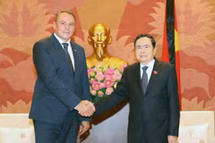 Chủ tịch Quốc hội Trần Thanh Mẫn tiếp Phó Chủ tịch Duma Quốc gia Nga Tolstoy Petr Olegovich sang dự Quốc tang Tổng Bí thư Nguyễn Phú Trọng. (Ảnh: Trọng Đức/TTXVN)