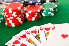Tình trạng nở rộ các giải Poker tiềm ẩn nguy cơ cờ bạc trá hình. 
