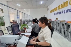 Hoạt động tại một trung tâm hành chính công. (Nguồn: TTXVN)