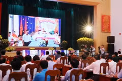 Điểm cầu thành phố Nha Trang kết nối với điểm cầu xã Sinh Tồn, huyện Trường Sa. (Ảnh: Tiên Minh/TTXVN)