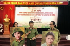 Đại tá, nhà văn Đặng Vương Hưng chia sẻ về Chương trình phục dựng di ảnh màu cho các văn nghệ sỹ, trí thức đã hy sinh hoặc có công trong kháng chiến. (Ảnh: Phương Lan/TTXVN)