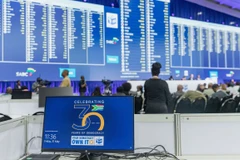 Nhân viên Ủy ban Bầu cử Độc lập (IEC) làm việc tại trung tâm kết quả quốc gia ở Midrand, Nam Phi, ngày 31/5. (Ảnh: THX/TTXVN)