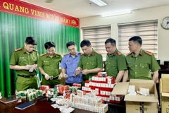Tang vật thuốc tân dược giả. (Ảnh: TTXVN phát)