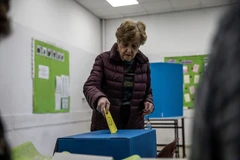 Cử tri Israel bỏ phiếu bầu Hội đồng địa phương, ngày 27/2. (Ảnh: Anadolu Agency/TTXVN)