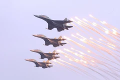 Màn trình diễn của Su-30 tại Lễ Khai mạc Triển lãm Quốc phòng Quốc tế Việt Nam năm 2022. (Ảnh: Văn Điệp/TTXVN)