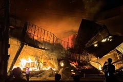 Vụ cháy lớn tại nhà sách Tuấn Minh thuộc địa bàn phường Long Phước, thị xã Phước Long, tỉnh Bình Phước. (Nguồn: TTXVN)