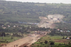 Cao tốc Bắc-Nam (đoạn qua địa phận huyện Tuy An) đã cơ bản được hình thành. (Ảnh: Xuân Triệu/TTXVN)