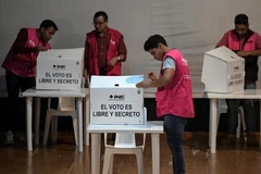 Chuẩn bị hòm phiếu cho cuộc bầu cử ở Mexico. (Nguồn: AFP)