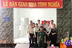 Quang cảnh Lễ bàn giao nhà tình nghĩa tại phường 9, thành phố Mỹ Tho, tỉnh Tiền Giang. (Nguồn: Cổng Thông tin Điện tử tỉnh Tiền Giang)