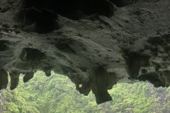 Hang Sáng Tối nằm ở khu vực giao nhau giữa vịnh Lan Hạ và vịnh Hạ Long. (Nguồn: Vietnam+)