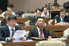 Ông Võ Văn Bé trình bày tham luận tại Cuộc gặp. (Ảnh: Mai Phương/TTXVN)