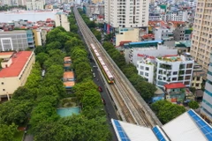 Đoàn tàu chạy kiểm tra định kỳ Dự án metro Nhổn-Ga Hà Nội. (Ảnh: Tuấn Anh/TTXVN)