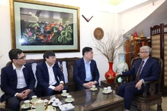 Trưởng Ban Tuyên giáo Trung ương Nguyễn Trọng Nghĩa thăm, chúc Tết Giáo sư-tiến sỹ Đặng Vũ Minh, nguyên Chủ nhiệm Ủy ban Khoa học, Công nghệ và Môi trường của Quốc hội, Chủ tịch Liên hiệp các hội Khoa học và Kỹ thuật Việt Nam. (Ảnh: Phương Hoa/TTXVN)
