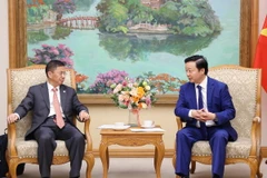 Phó Thủ tướng Trần Hồng Hà tiếp ông La Tất Hùng, Chủ tịch Hội đồng quản trị Tập đoàn Tư vấn Công trình Điện lực Trung Quốc. (Ảnh: Văn Điệp/TTXVN)