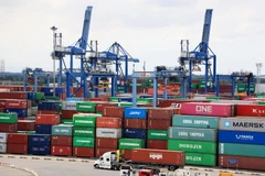 Kho bãi chứa container tại Cảng Cát Lái. (Ảnh: Hồng Đạt/TTXVN)