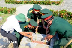 An táng hài cốt liệt sỹ. (Ảnh minh họa. Nguồn: TTXVN)