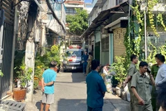 Căn nhà bị cháy nằm sâu trong hẻm. (Ảnh: TTXVN phát)