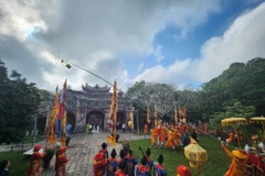 Lễ hạ nêu. (Ảnh: Mai Trang/TTXVN)