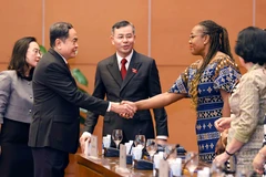 Chủ tịch Quốc hội Trần Thanh Mẫn với đại biểu. (Ảnh: Doãn Tấn/TTXVN)