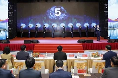 Phó Thủ tướng Trần Hồng Hà và các đại biểu thực hiện nghi thức công bố Quyết định của Thủ tướng Chính phủ. (Ảnh: Nhan Sáng/TTXVN)