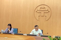 Chủ tịch Ủy ban Nhân dân thành phố Hà Nội Trần Sỹ Thanh chủ trì họp khẩn khắc phục lũ lụt. (Ảnh: Nguyễn Văn Cảnh/TTXVN)