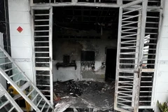 Đồ dùng trong căn nhà bị thiêu rụi hoàn toàn. (Ảnh: Thanh Tân/TTXVN)