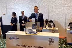 Phó Tổng Kiểm toán Nhà nước Bùi Quốc Dũng bỏ phiếu bầu chọn Ủy ban Kiểm toán ASOSAI nhiệm kỳ 2024-2027. (Ảnh: TTXVN phát)