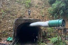 Đường hầm nơi 3 công nhân bị nạn. (Ảnh: TTXVN phát)