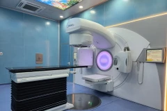 Hệ thống máy xạ trị gia tốc tuyến tính Synergy 160 lá tại Bệnh viện Trung ương Huế. (Ảnh: Mai Trang/TTXVN)