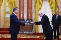 Tổng Bí thư, Chủ tịch nước Tô Lâm nhận Quốc thư từ Đại sứ Argentina tại Việt Nam Marcos Antonio Bednarski. (Ảnh: Lâm Khánh/TTXVN)