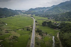 Tuyến đường Hòa Lạc - Hòa Bình. (Ảnh: Trọng Đạt/TTXVN)