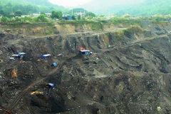 Một góc khu vực khai trường của Mỏ than Phấn Mễ. (Ảnh: HV/Vietnam+) 