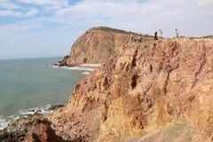 Mũi Yến thuộc xã Hòa Thắng, huyện Bắc Bình, tỉnh Bình Thuận là một điểm đến hoàn toàn hoang sơ và mới lạ. (Ảnh: Nguyễn Thanh/TTXVN