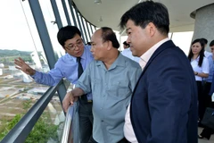 Thủ tướng Nguyễn Xuân Phúc đi thăm Nhà máy Lọc dầu Dung Quất. (Ảnh: BRS)