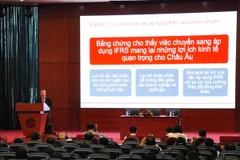 Hội thảo “Chuẩn mực báo cáo tài chính quốc tế (IFRS) - Những thách thức và kinh nghiệm áp dụng,” ngày 16/6. (Ảnh: HoSE) 