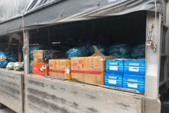 Lợi dụng phương tiện có ''luồng xanh'' để vận chuyển thuốc lá lậu