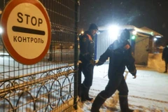 Các nhân viên cứu hộ làm việc tại khu vực xảy ra tai nạn ở mỏ than Listvyazhnaya, tây nam Siberia. (Nguồn: TASS)