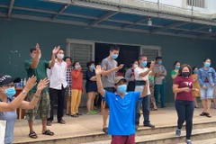 [Photo] COVID-19: Đà Nẵng gỡ phong tỏa khu cách ly Chung cư 12T3