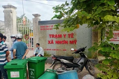 Ông Nguyễn Văn Khá được đưa đến Trạm y tế xã Nhơn Mỹ cấp cứu nhưng đã tử vong do bệnh lý tim mạch. (Nguồn: tuoitre.vn)