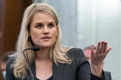 Cựu giám đốc Facebook, Frances Haugen, phát biểu trong phiên điều trần tại Capitol Hill, ngày 5/10. (Nguồn: AP)