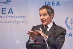 Tổng Giám đốc Cơ quan Năng lượng nguyên tử quốc tế (IAEA) Rafael Grossi tại cuộc họp báo ở Vienna, Áo. (Ảnh: AFP/TTXVN)