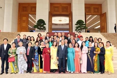 Thủ tướng gặp mặt các nhà hảo tâm hỗ trợ Quỹ học bổng Vừ A Dính