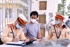 CSGT Hà Nội huy động tối đa lực lượng đảm bảo an toàn cho Ngày hội bầu cử. (Ảnh: Phạm Kiên/TTXVN)