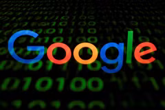 Biểu tượng Google trên màn hình máy tính bảng. (Ảnh: AFP/TTXVN)