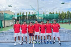 Đội tuyển quần vợt Việt Nam tập luyện khép kín tại Câu lạc bộ Quần vợt Kỳ Hòa, Thành phố Hồ Chí Minh. (Ảnh: TTXVN phát)