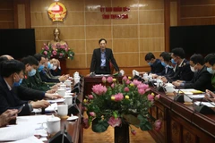 Phó Chủ tịch UBND tỉnh Thanh Hoá Đầu Thanh Tùng yêu cầu các địa phương, sở ngành trong tỉnh thực hiện quyết liệt, hiệu quả các biện pháp phòng chống dịch COVID-19. (Ảnh: Hoa Mai/TTXVN)