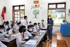 [Video] Học sinh trở lại trường học sau thời gian học trực tuyến