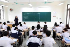 Giờ ôn tập kiến thức chuẩn bị cho kỳ thi tốt nghiệp Trung học phổ thông năm 2021 của học sinh lớp 12 trường THPT Trương Định (Hà Nội). (Ảnh: Thanh Tùng/TTXVN)